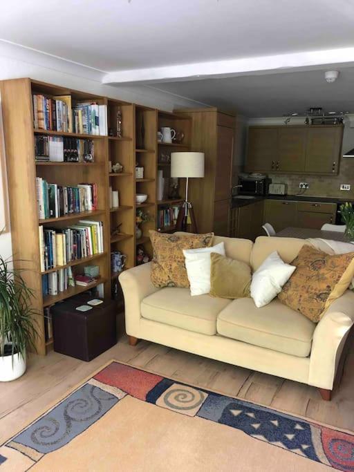Luxury Ground Floor Flat Close To *